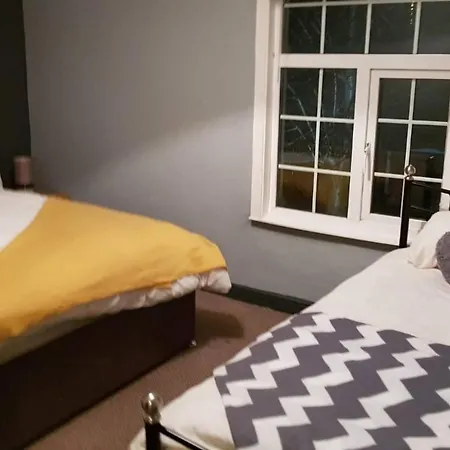 **cozy Leeds Cottage** *