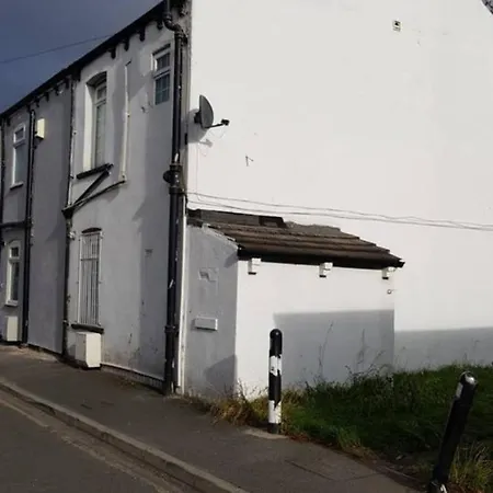 **cozy Leeds Cottage** *